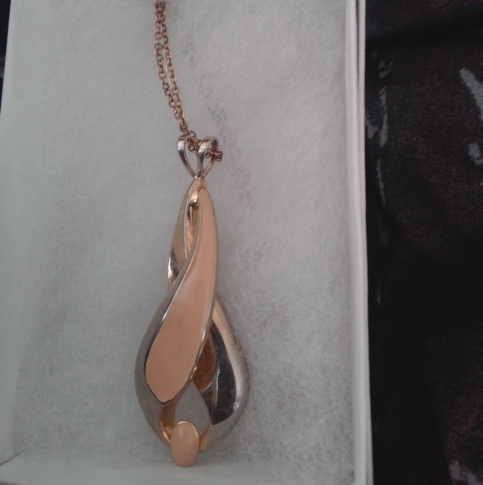 G. F.  Beautiful Peach,,,, and Gold  Necklace!